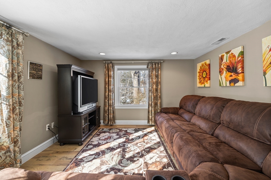 10 Hawthorne Road Winchester, MA 01890 - Photo 15 of 34