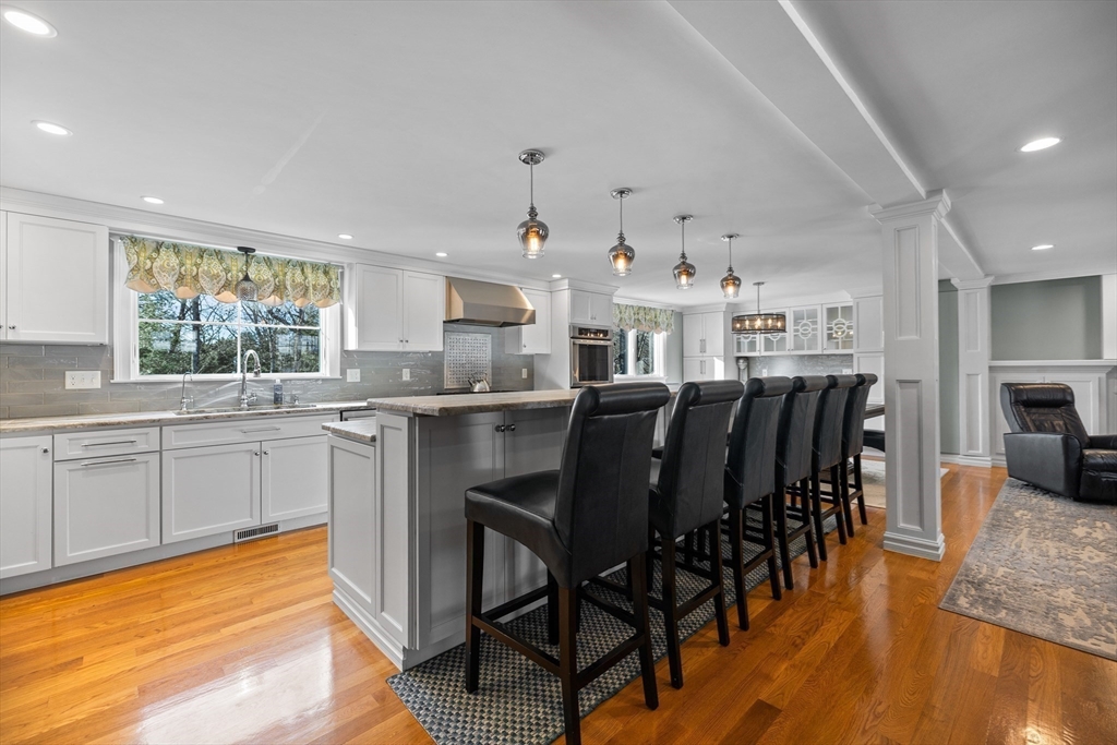 10 Hawthorne Road Winchester, MA 01890 - Photo 3 of 34