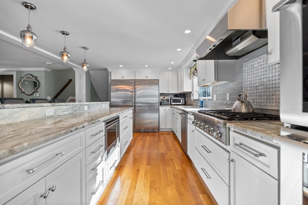 10 Hawthorne Road Winchester, MA 01890 - Photo 5 of 34