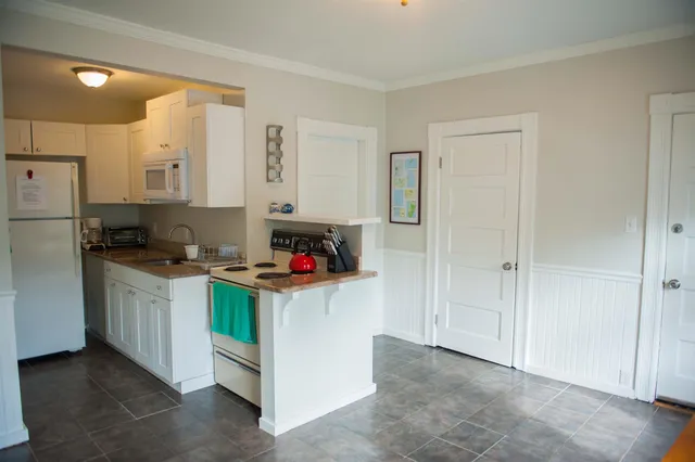 $1,850 | 90 Longwood Avenue, Unit 1, Manchester, NH 03109