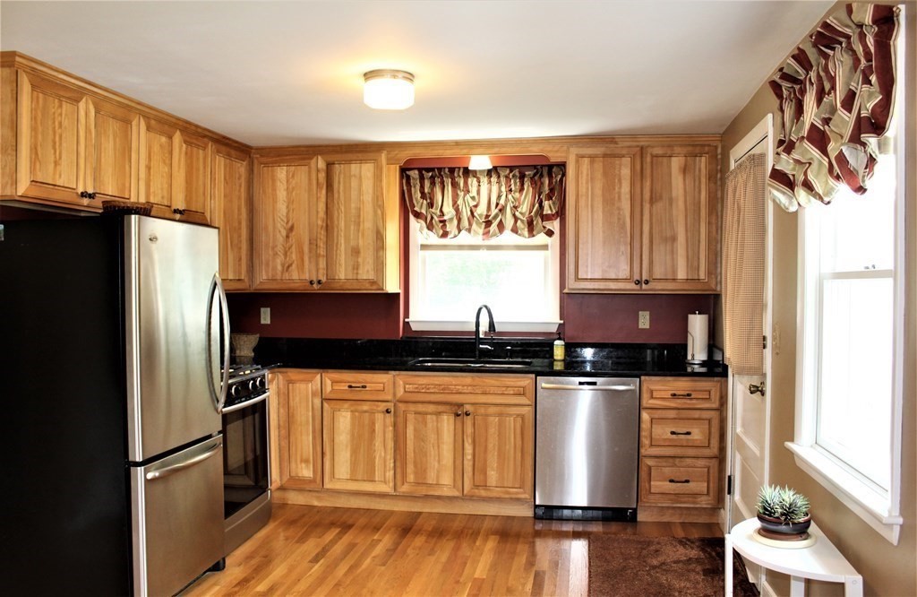 732 King Street Franklin, MA 02038 - Photo 11 of 20