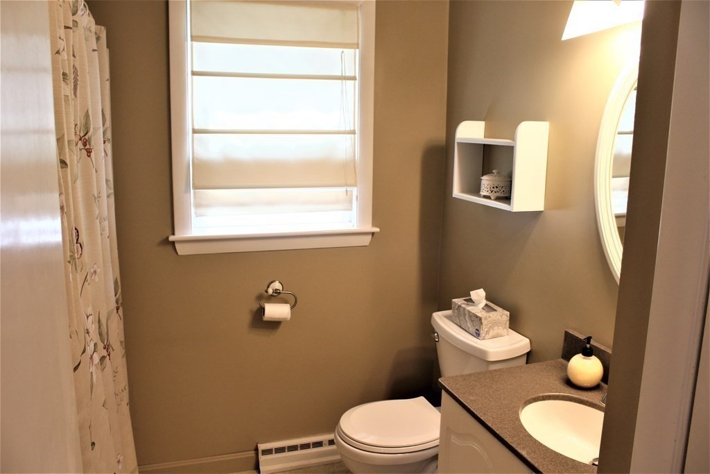 732 King Street Franklin, MA 02038 - Photo 12 of 20