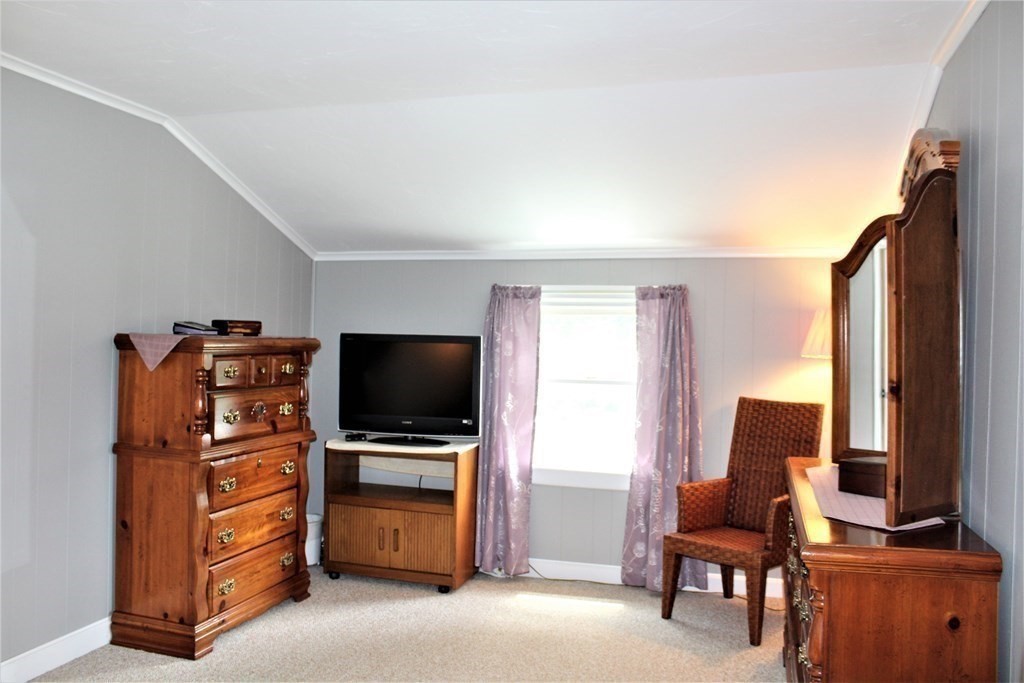 732 King Street Franklin, MA 02038 - Photo 15 of 20