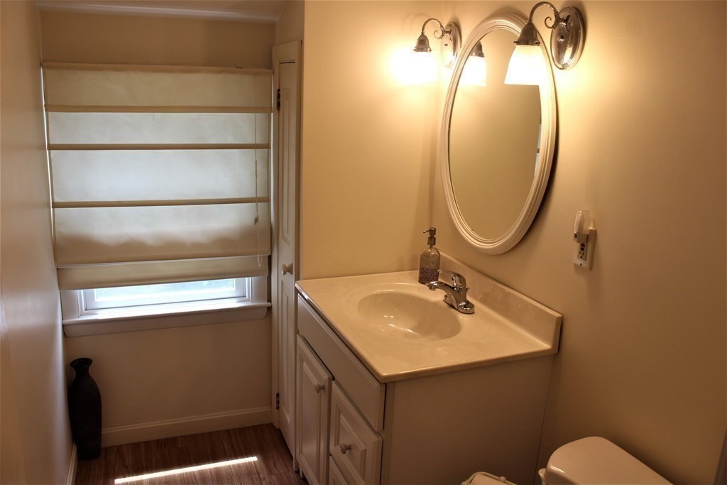 732 King Street Franklin, MA 02038 - Photo 16 of 20