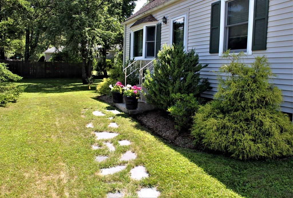 732 King Street Franklin, MA 02038 - Photo 2 of 20