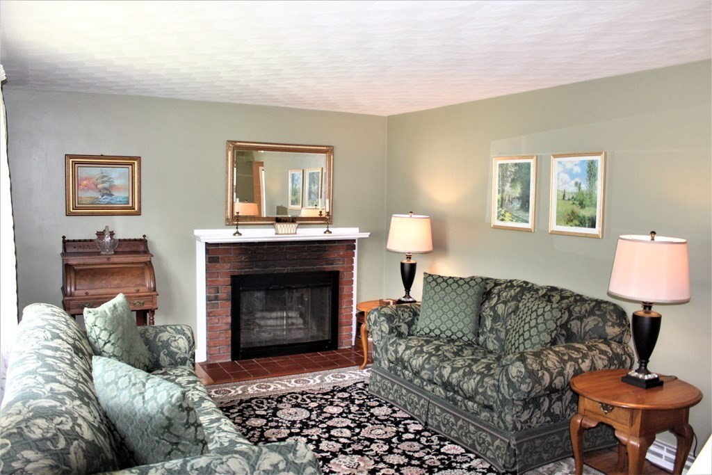 732 King Street Franklin, MA 02038 - Photo 6 of 20