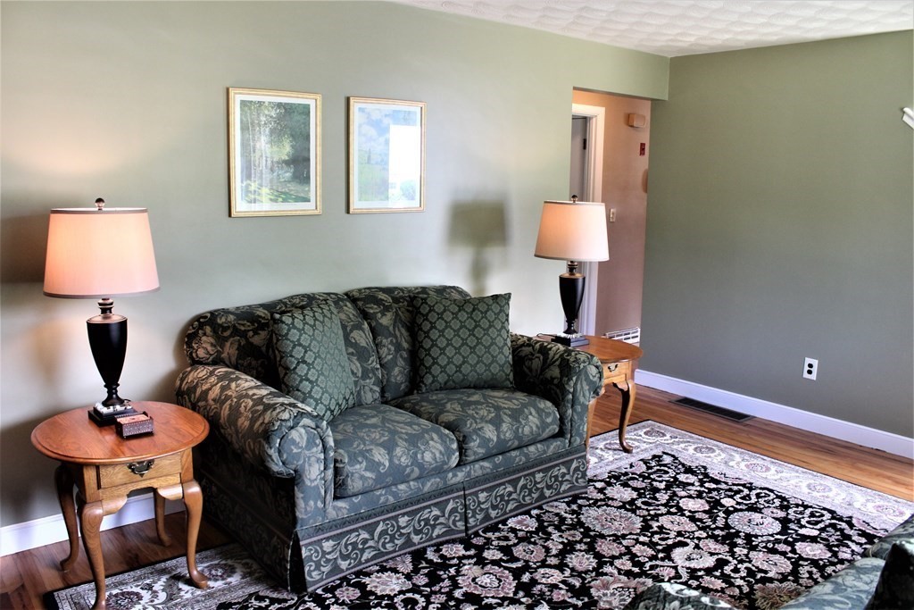 732 King Street Franklin, MA 02038 - Photo 7 of 20