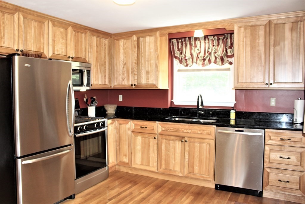 732 King Street Franklin, MA 02038 - Photo 8 of 20