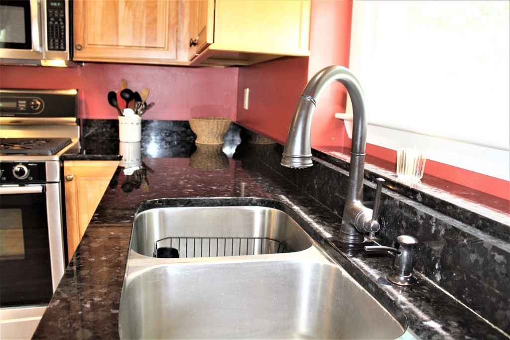 732 King Street Franklin, MA 02038 - Photo 9 of 20