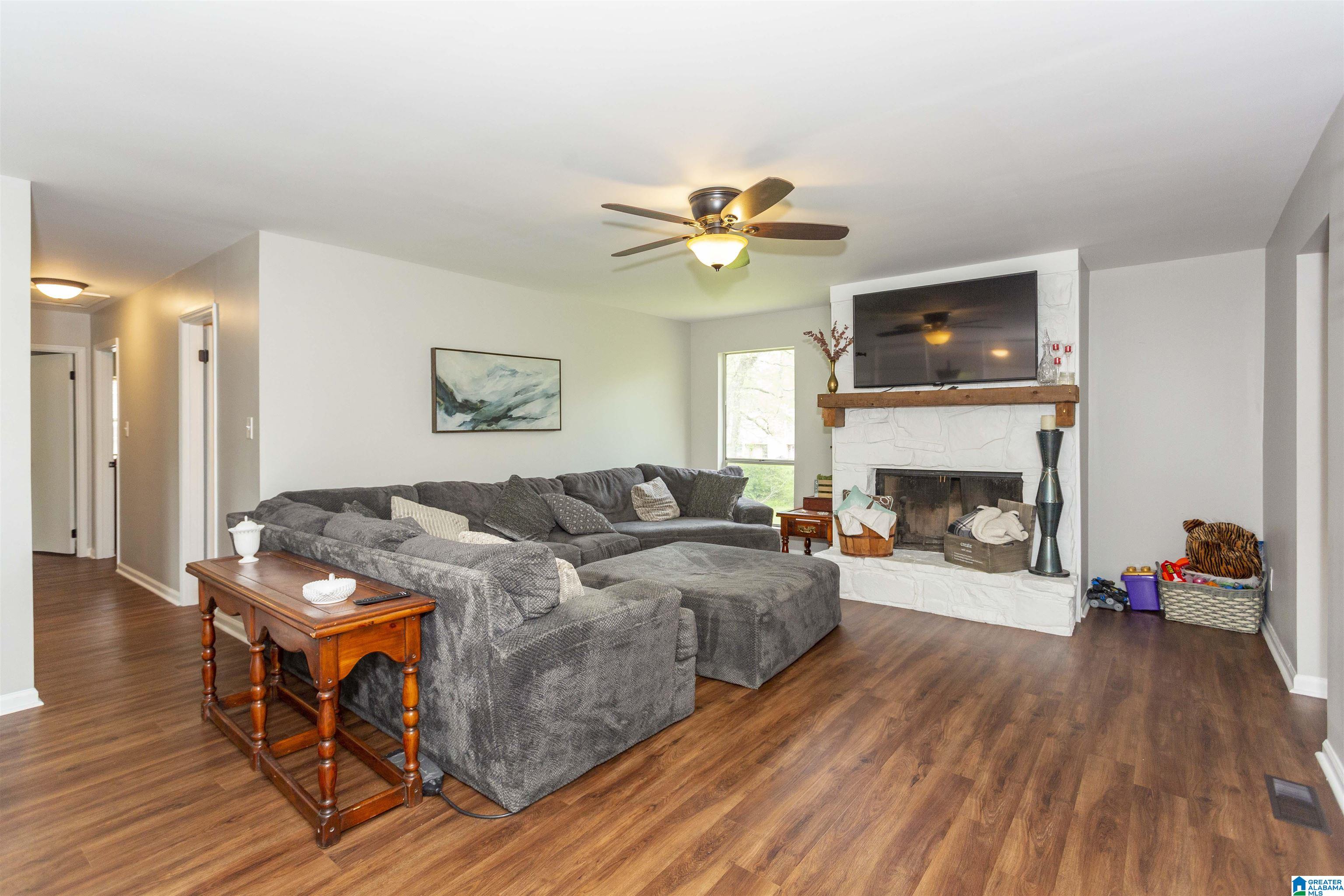 422 13th Place Pleasant Grove, AL 35127 - Photo 7 of 28