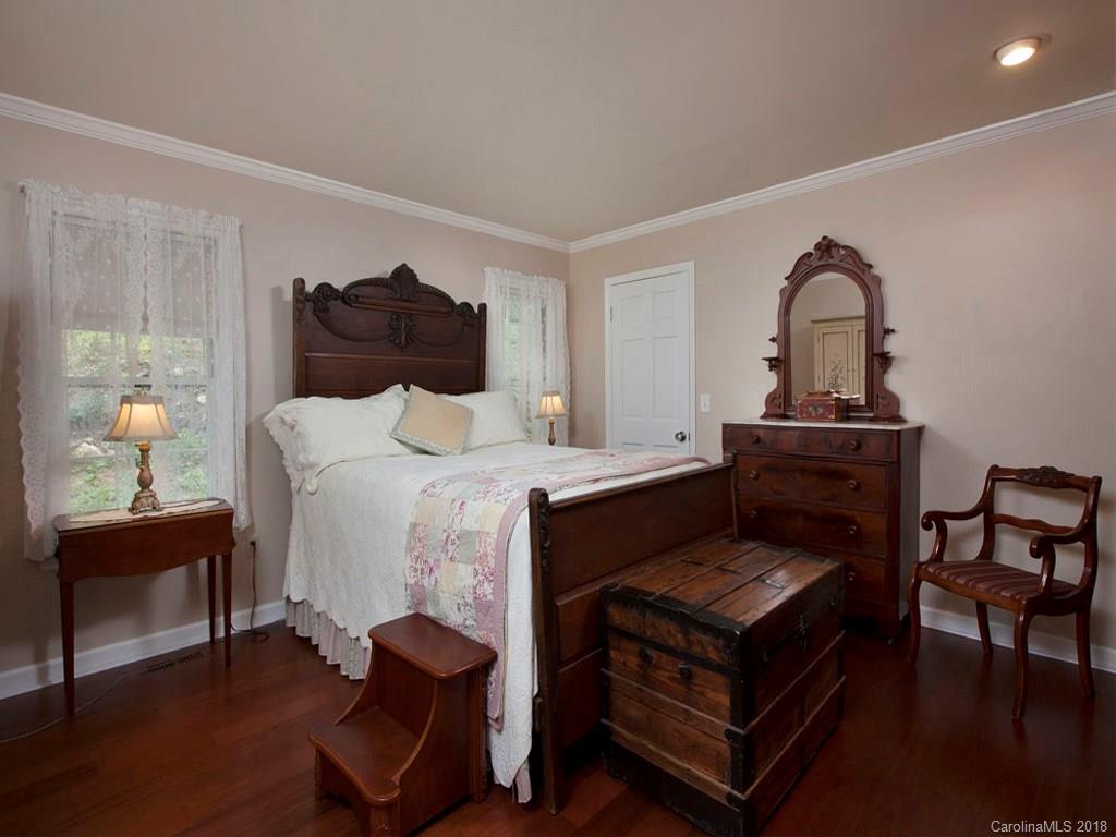 386 Walker Road Waynesville, NC 28786 - Photo 12 of 32
