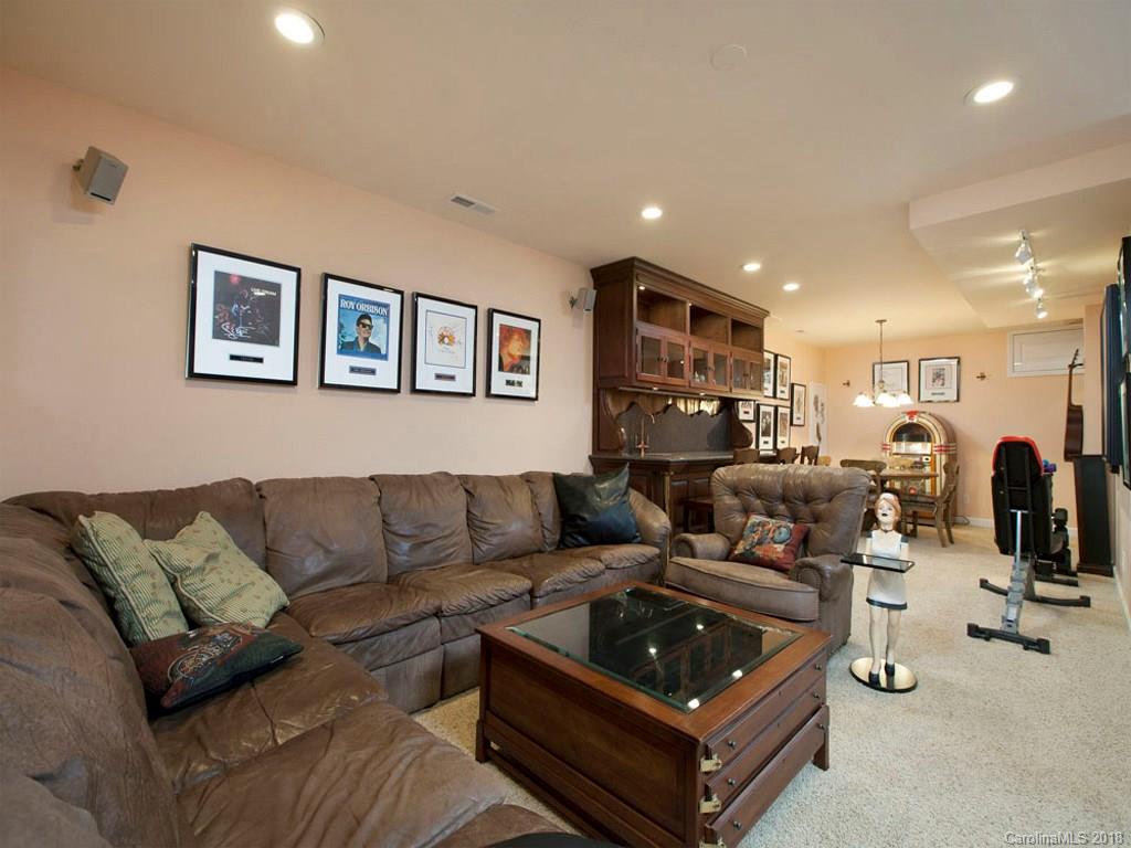 386 Walker Road Waynesville, NC 28786 - Photo 14 of 32