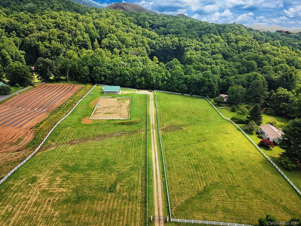 386 Walker Road Waynesville, NC 28786 - Photo 3 of 32