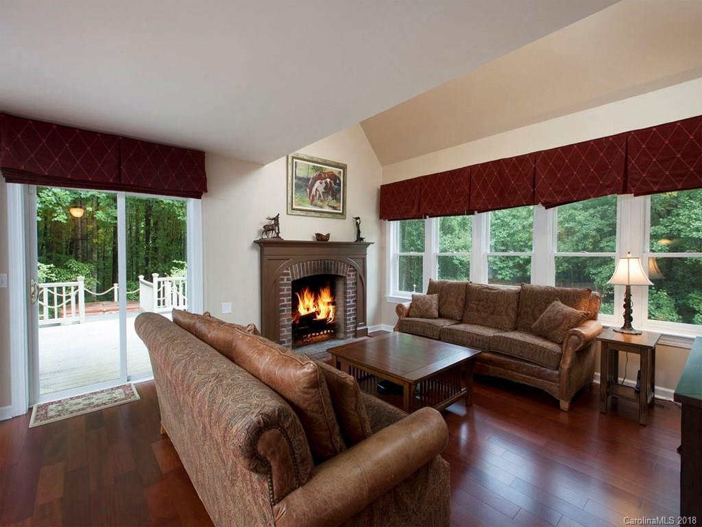 386 Walker Road Waynesville, NC 28786 - Photo 4 of 32