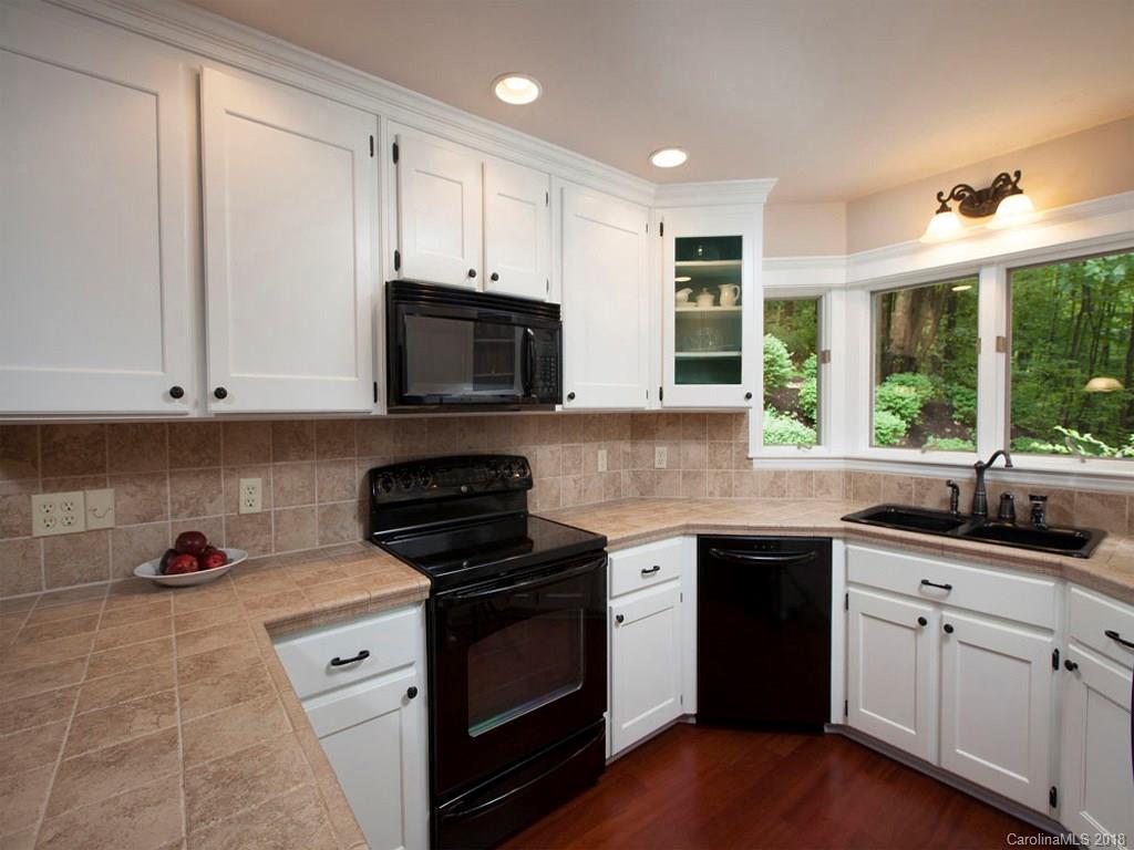 386 Walker Road Waynesville, NC 28786 - Photo 5 of 32