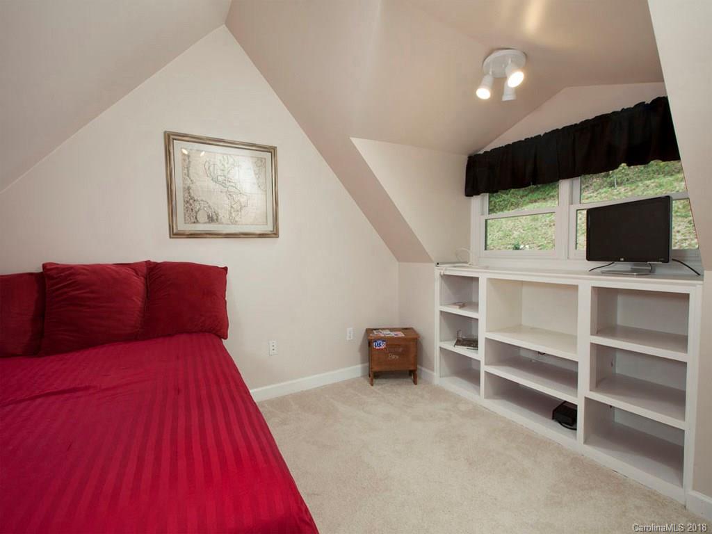 386 Walker Road Waynesville, NC 28786 - Photo 10 of 32