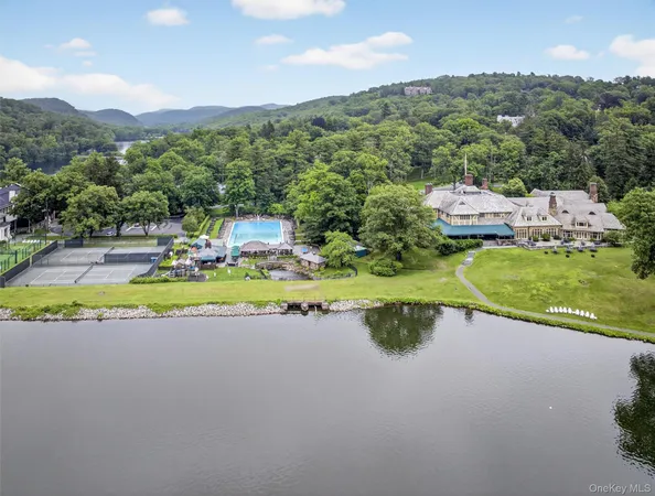 a view of a lake with houses in outdoor space