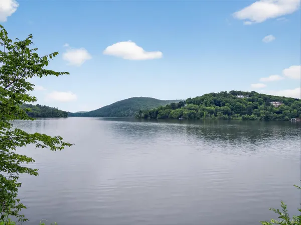 $949,000 | 197 Wee Wah Road, Tuxedo Park, NY 10987