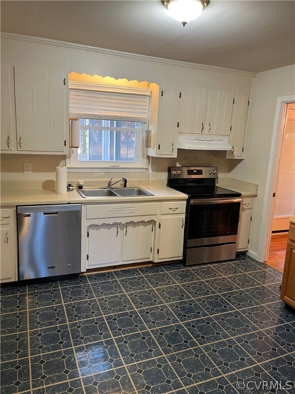 3809 Cresthill Road Chester, VA 23831 - Photo 10 of 44 a kitchen with a stove a sink and a refrigerator