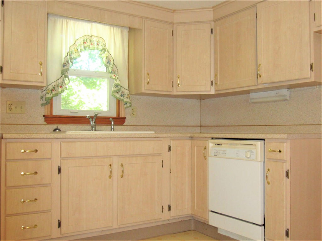 442 Arnold Road Coventry, RI 02816 - Photo 13 of 25 Kitchen