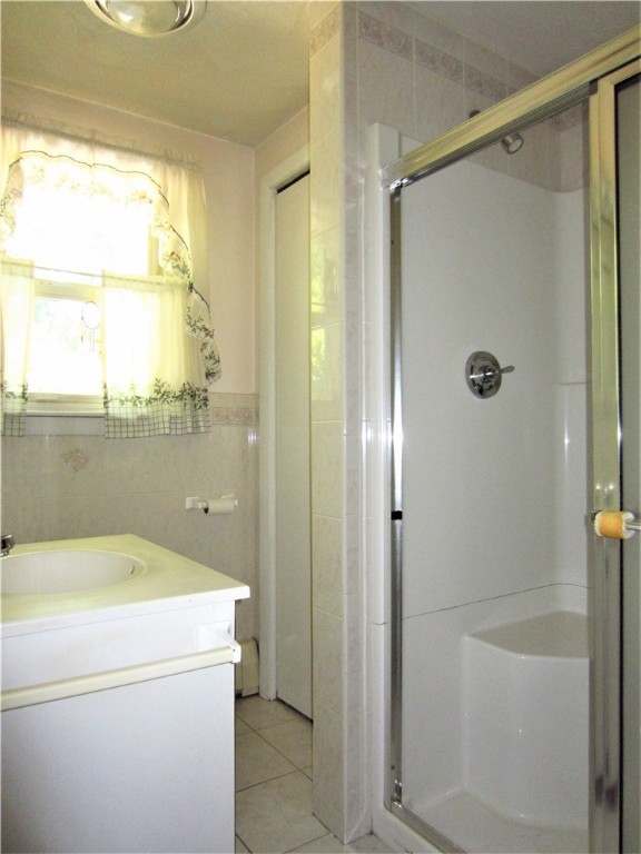442 Arnold Road Coventry, RI 02816 - Photo 21 of 25 Full Bathroom