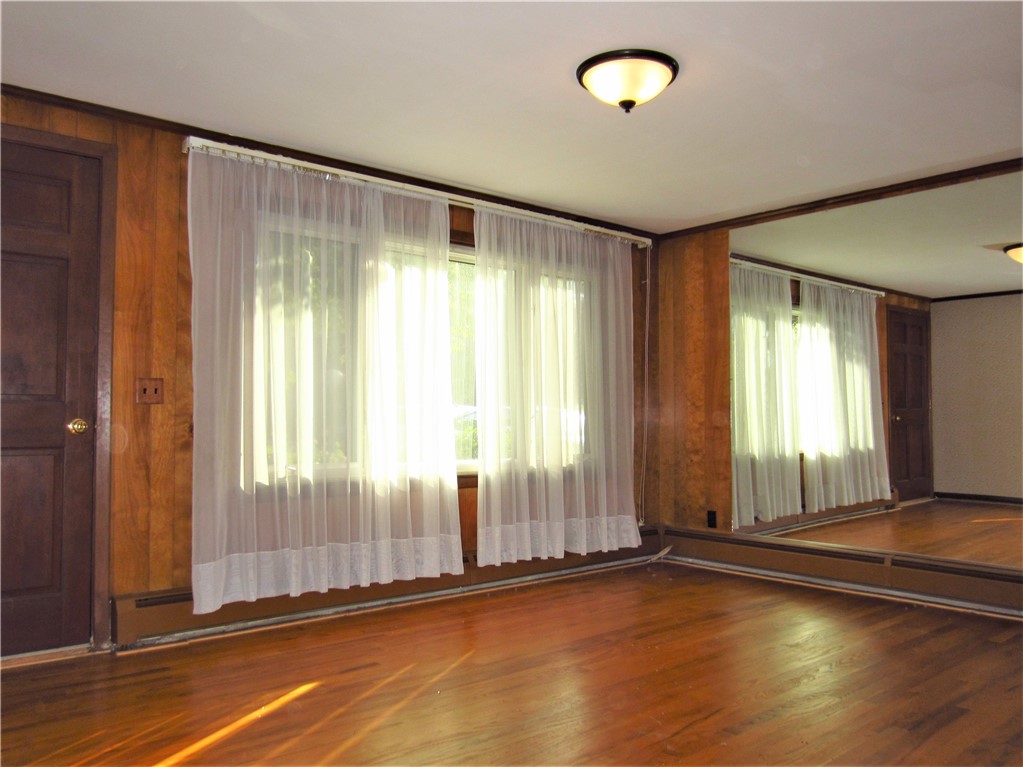 442 Arnold Road Coventry, RI 02816 - Photo 10 of 25 Living Room - Hardwood Floor