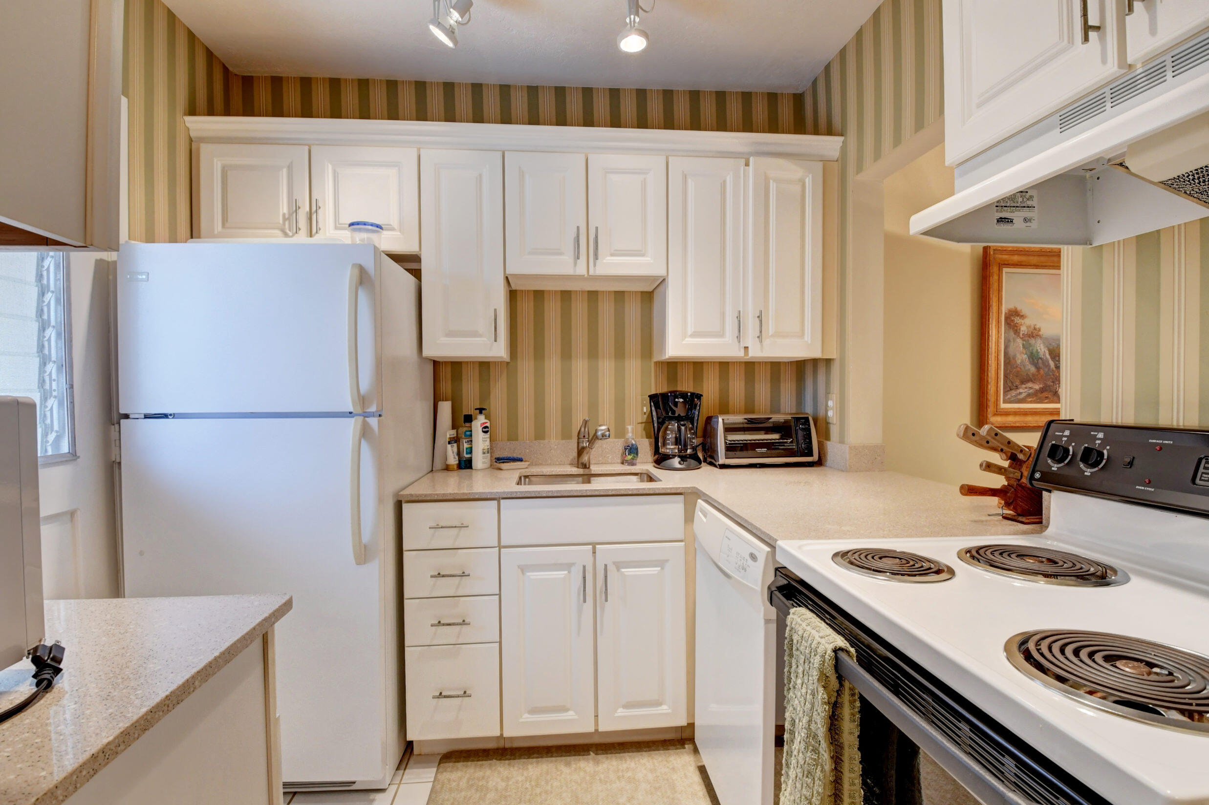 5601 Northwest 2nd Avenue, Unit 118 Boca Raton, FL 33487 - Photo 2 of 33 DSC_2298_299_300_301_302