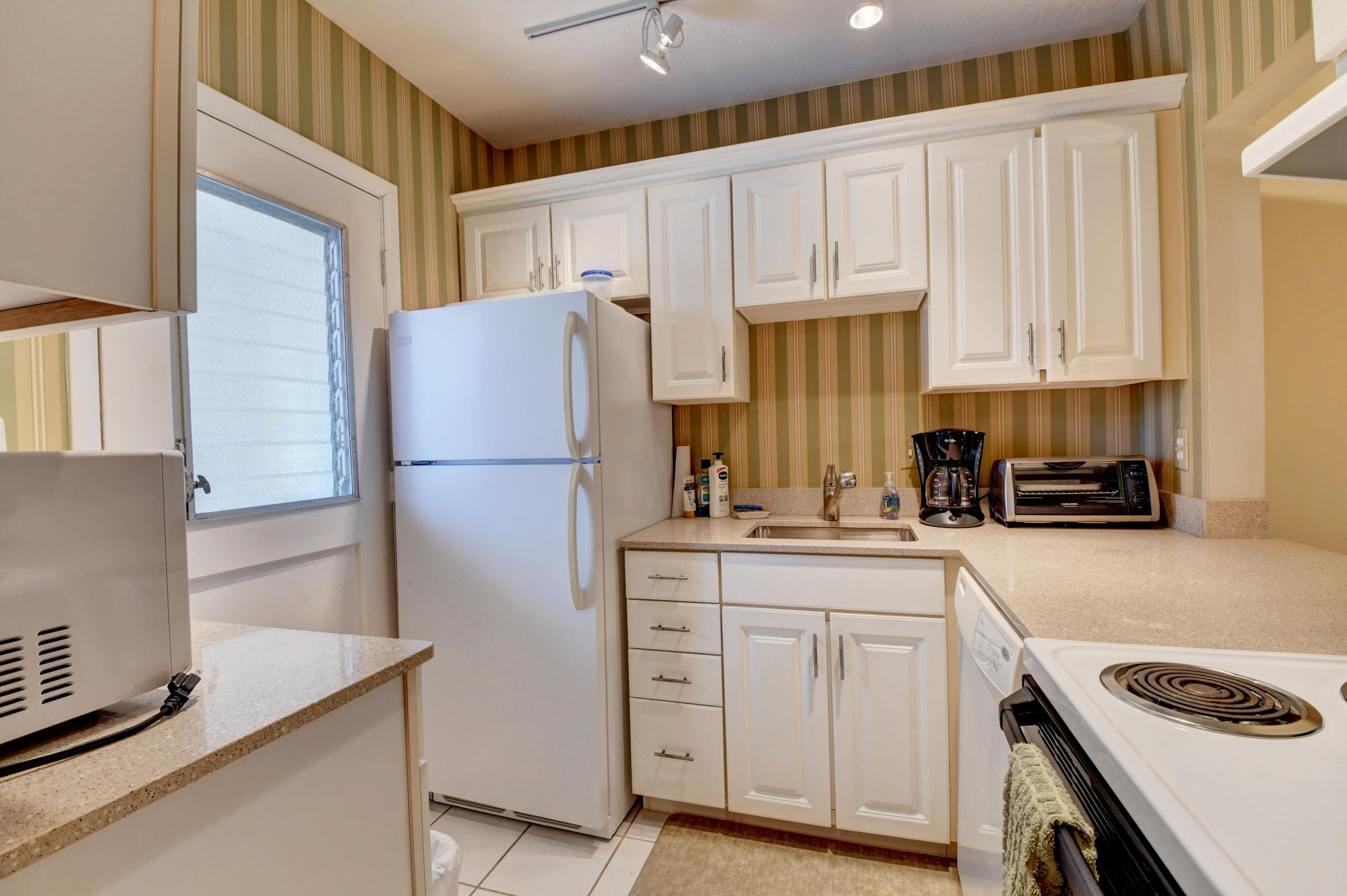 5601 Northwest 2nd Avenue, Unit 118 Boca Raton, FL 33487 - Photo 3 of 33 DSC_2303_4_5_6_7