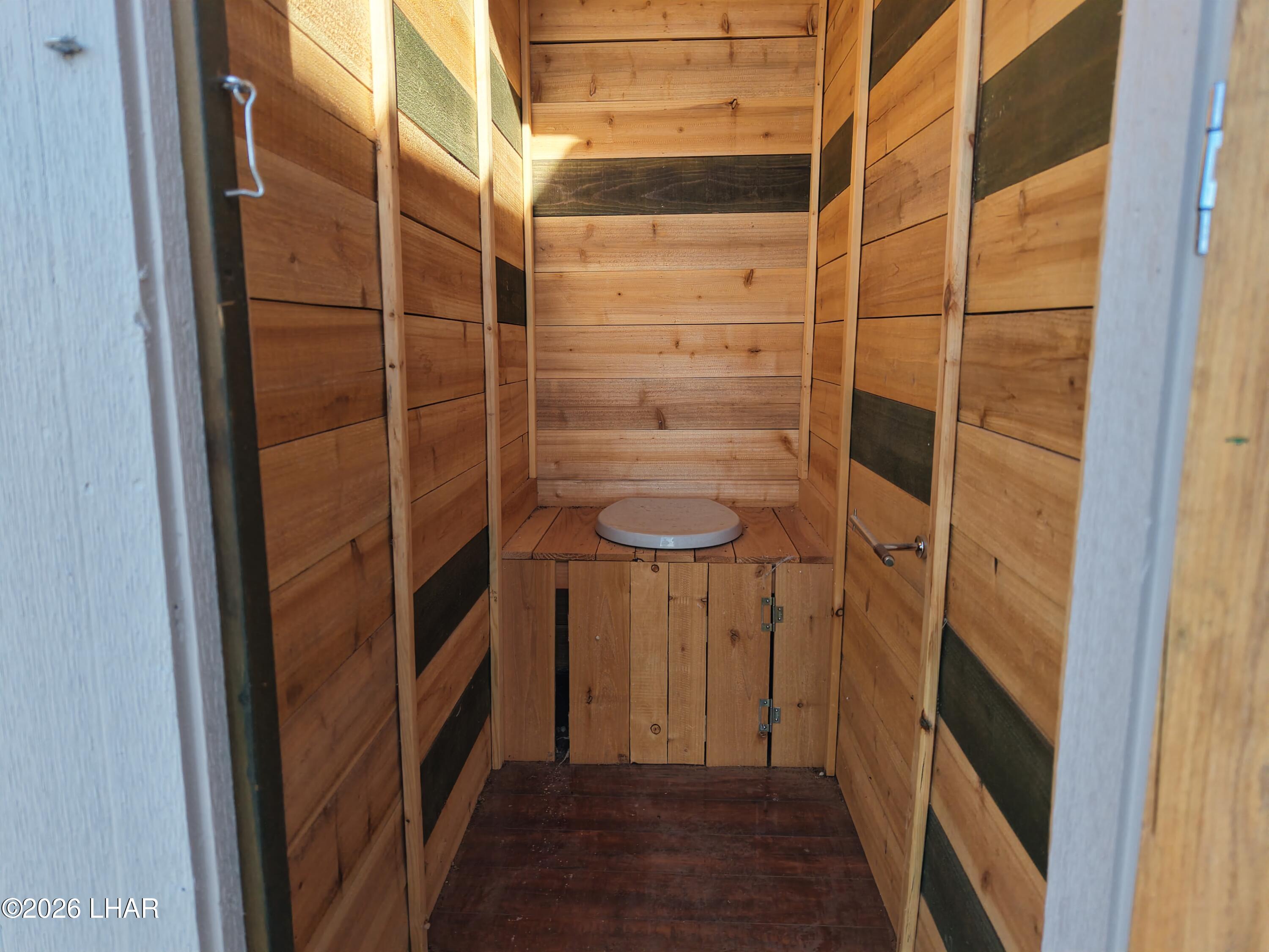 122 South Carrow Road Yucca, AZ 86438 - Photo 21 of 47 a bathroom with a shower