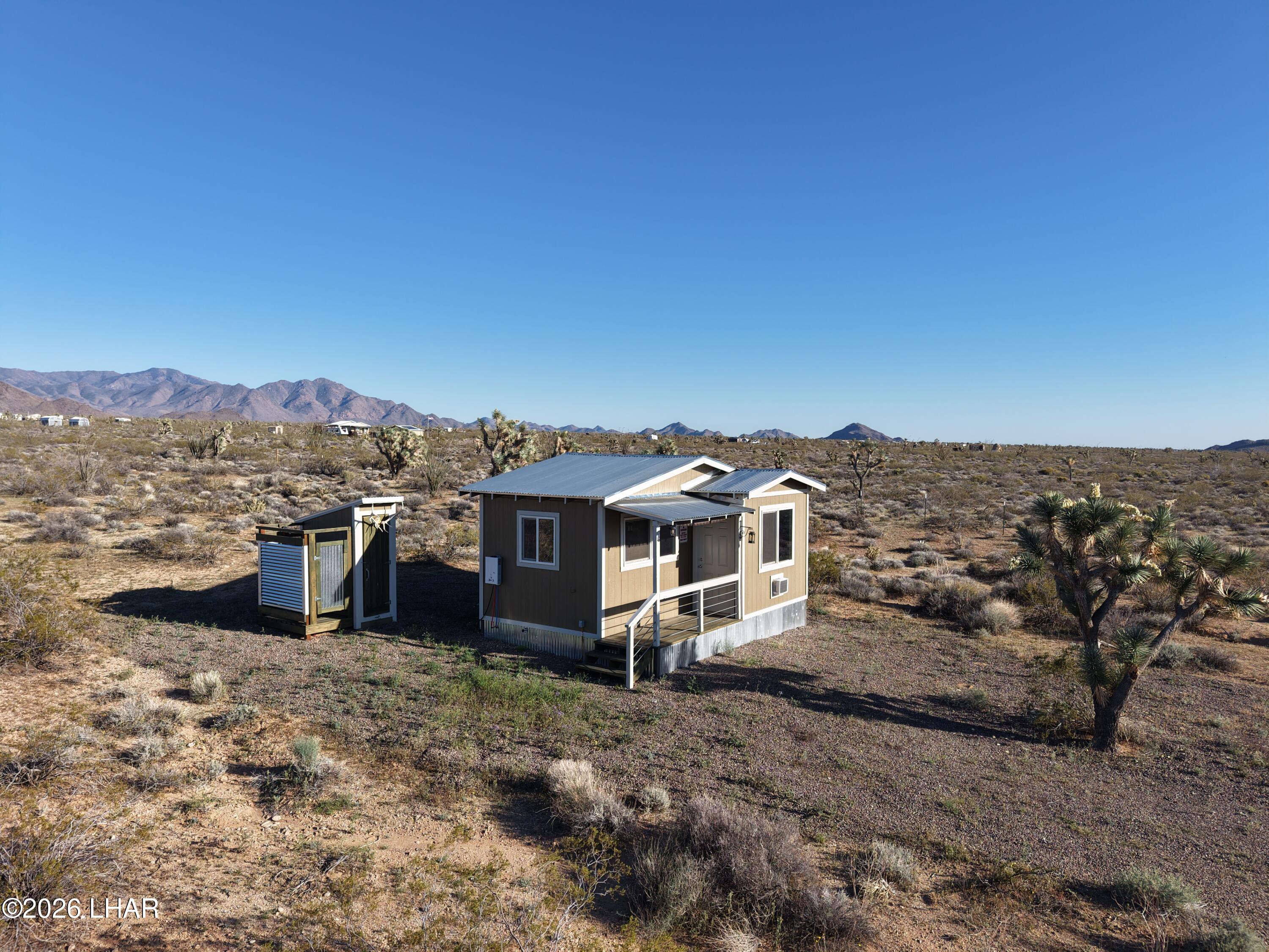 122 South Carrow Road Yucca, AZ 86438 - Photo 7 of 47 a view of a houses with a mountain view