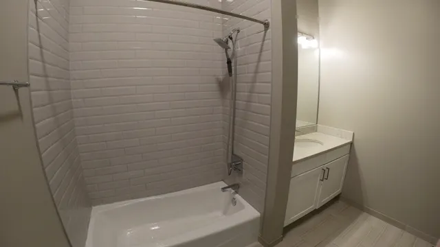 $4,825 | 2050 North Clark Street, Unit 302, Chicago, IL 60614