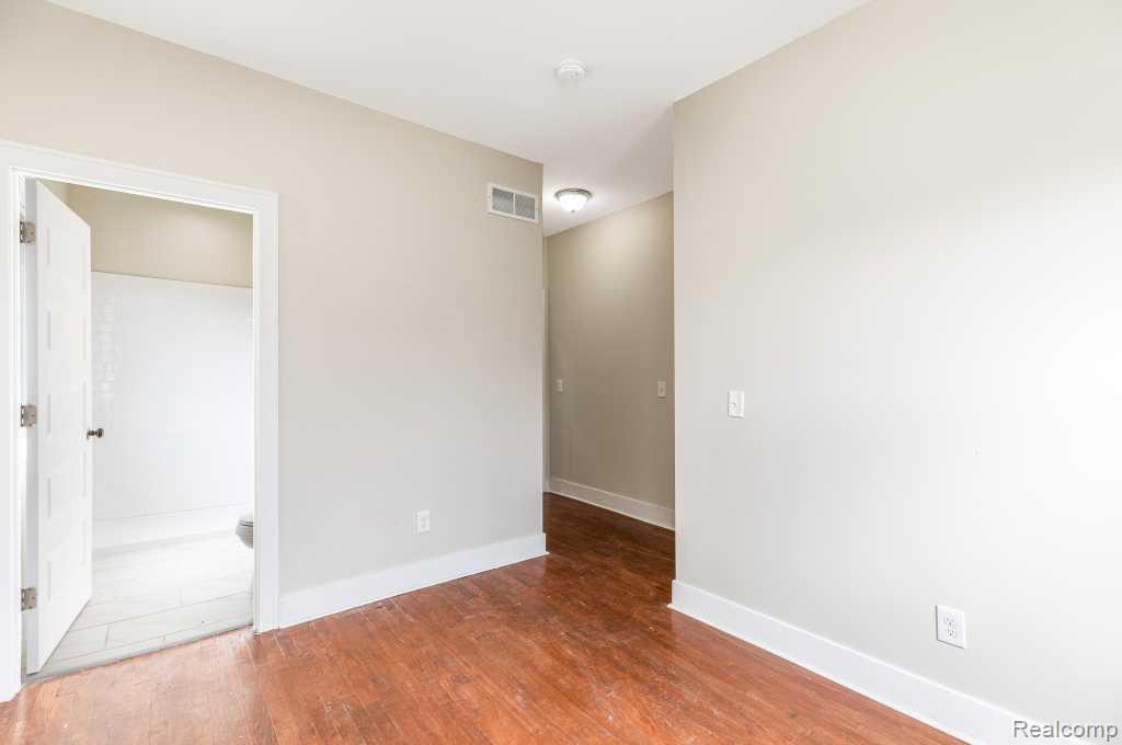 1436 Baldwin Street Detroit, MI 48214 - Photo 12 of 20