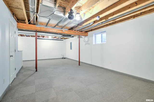 $2,400 | 2708 West Sesame Street, Dunlap, IL 61525