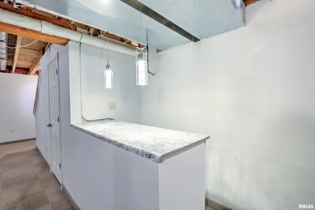 $2,400 | 2708 West Sesame Street, Dunlap, IL 61525