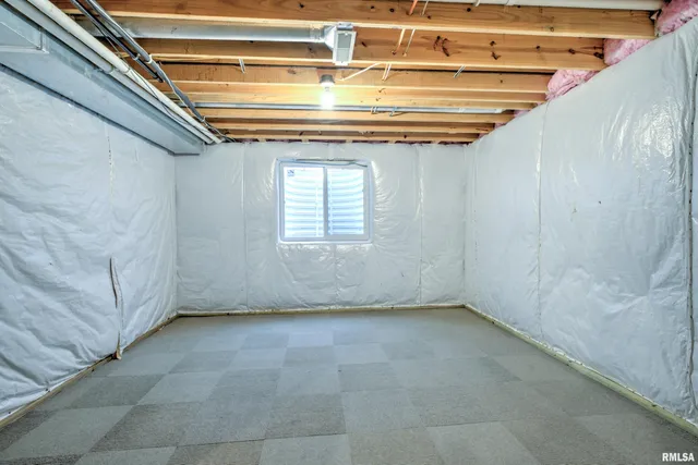 $2,400 | 2708 West Sesame Street, Dunlap, IL 61525