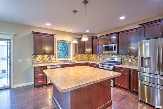 $2,400 | 2708 West Sesame Street, Dunlap, IL 61525