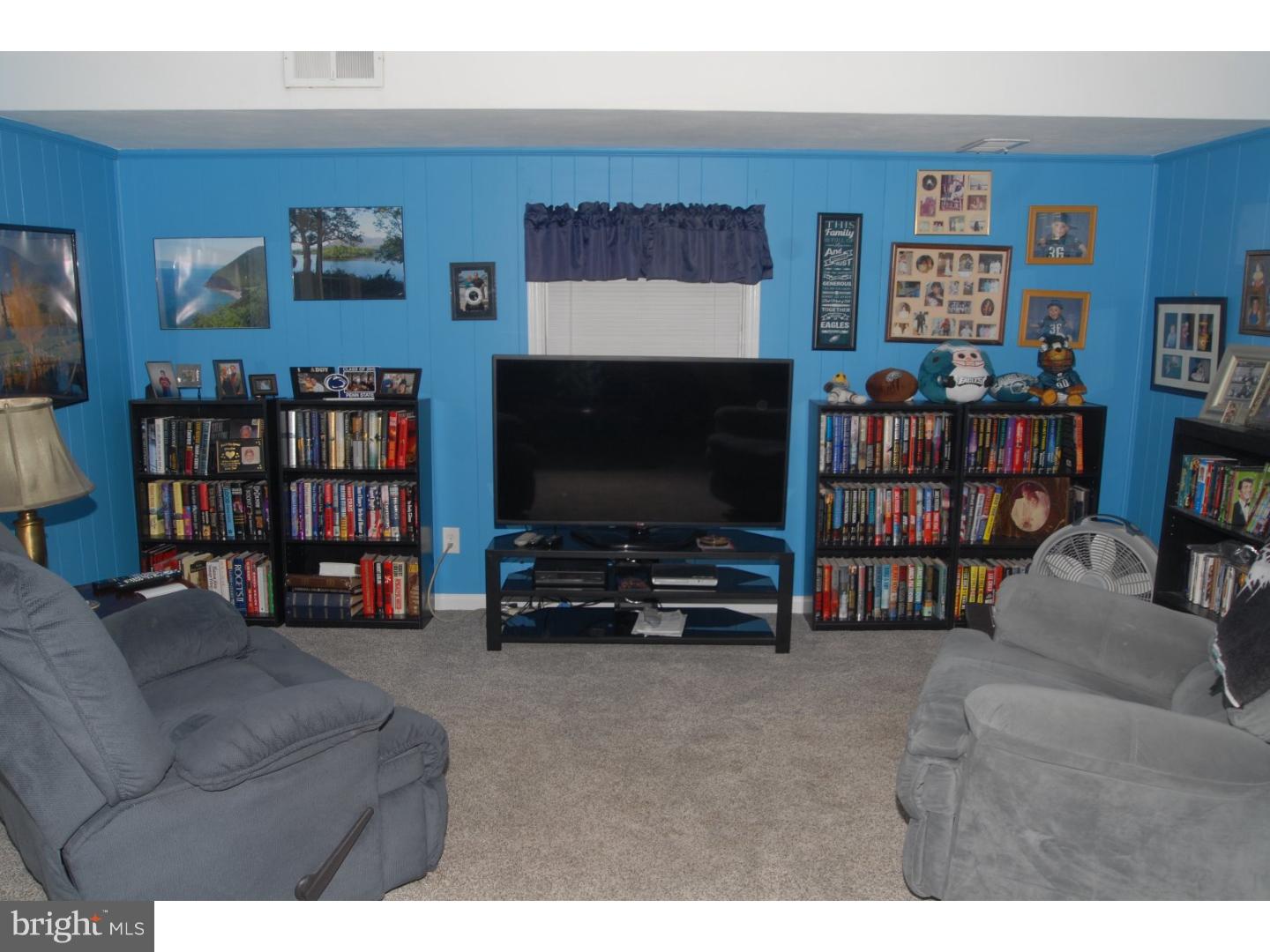2723 Axe Factory Road Philadelphia, PA 19152 - Photo 11 of 24 Family Room