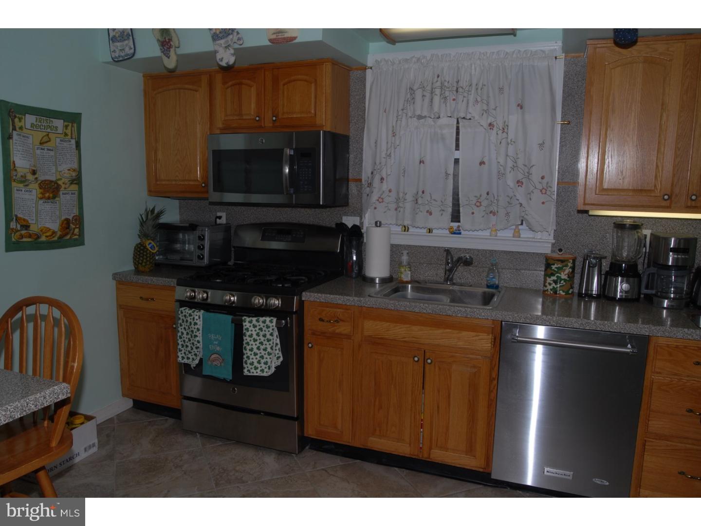 2723 Axe Factory Road Philadelphia, PA 19152 - Photo 4 of 24 Kitchen