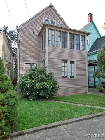 $1,750 | 135 Park Street, Buffalo, NY 14201