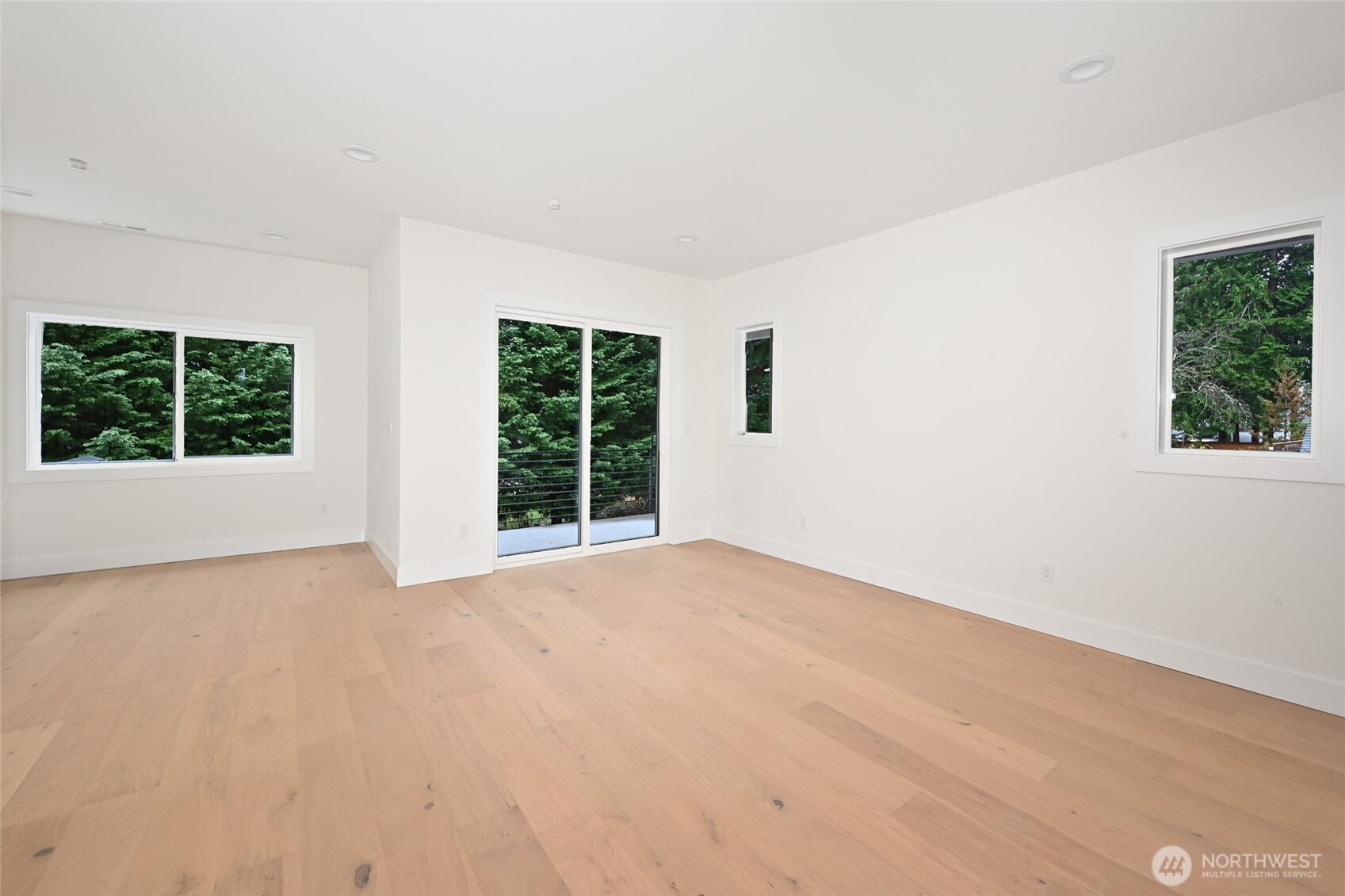 17526 Fremont Avenue North Shoreline, WA 98133 - Photo 30 of 40 an empty room with windows