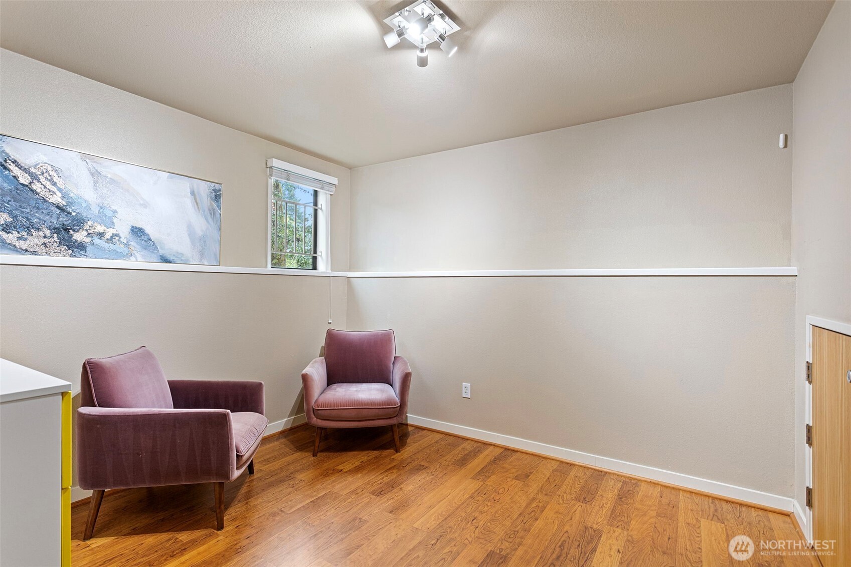 611 State Street, Unit 9 Kirkland, WA 98033 - Photo 19 of 36 a living room with furniture and a chandelier