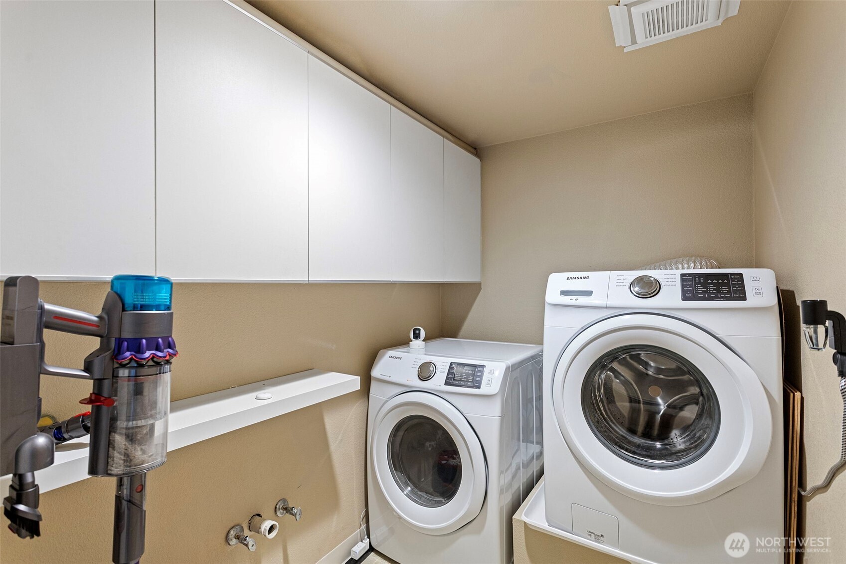 611 State Street, Unit 9 Kirkland, WA 98033 - Photo 25 of 36 a utility room with dryer and washer
