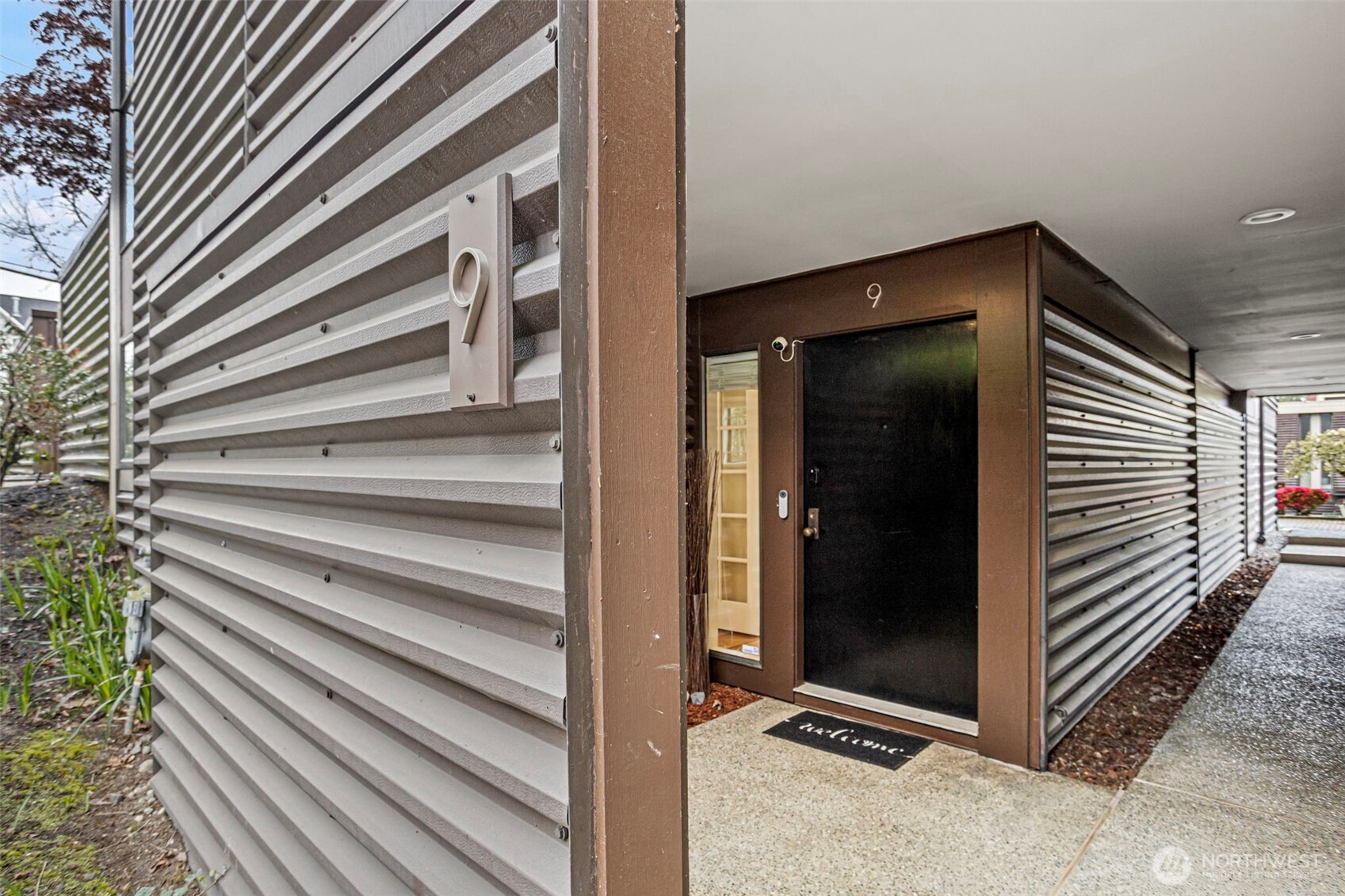 611 State Street, Unit 9 Kirkland, WA 98033 - Photo 4 of 36