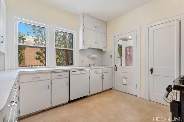 $625,000 | 186 West 12th Street, Holland, MI 49423