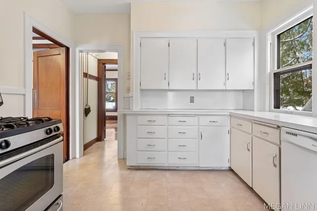 $625,000 | 186 West 12th Street, Holland, MI 49423