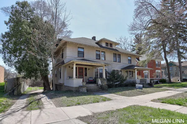 $625,000 | 186 West 12th Street, Holland, MI 49423