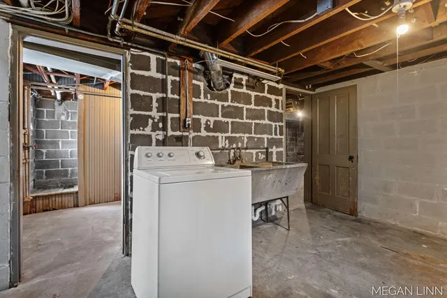 $625,000 | 186 West 12th Street, Holland, MI 49423