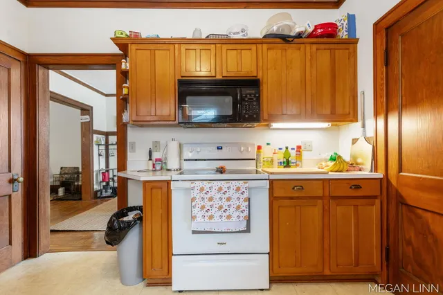 $625,000 | 186 West 12th Street, Holland, MI 49423