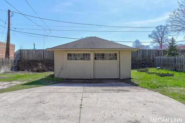 $625,000 | 186 West 12th Street, Holland, MI 49423