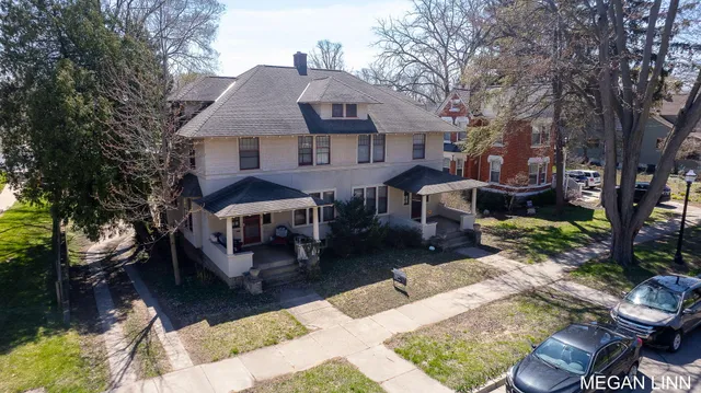 $625,000 | 186 West 12th Street, Holland, MI 49423